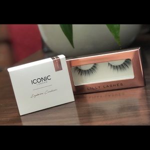 Iconic Eyebrow Cushion & Lilly Lashes